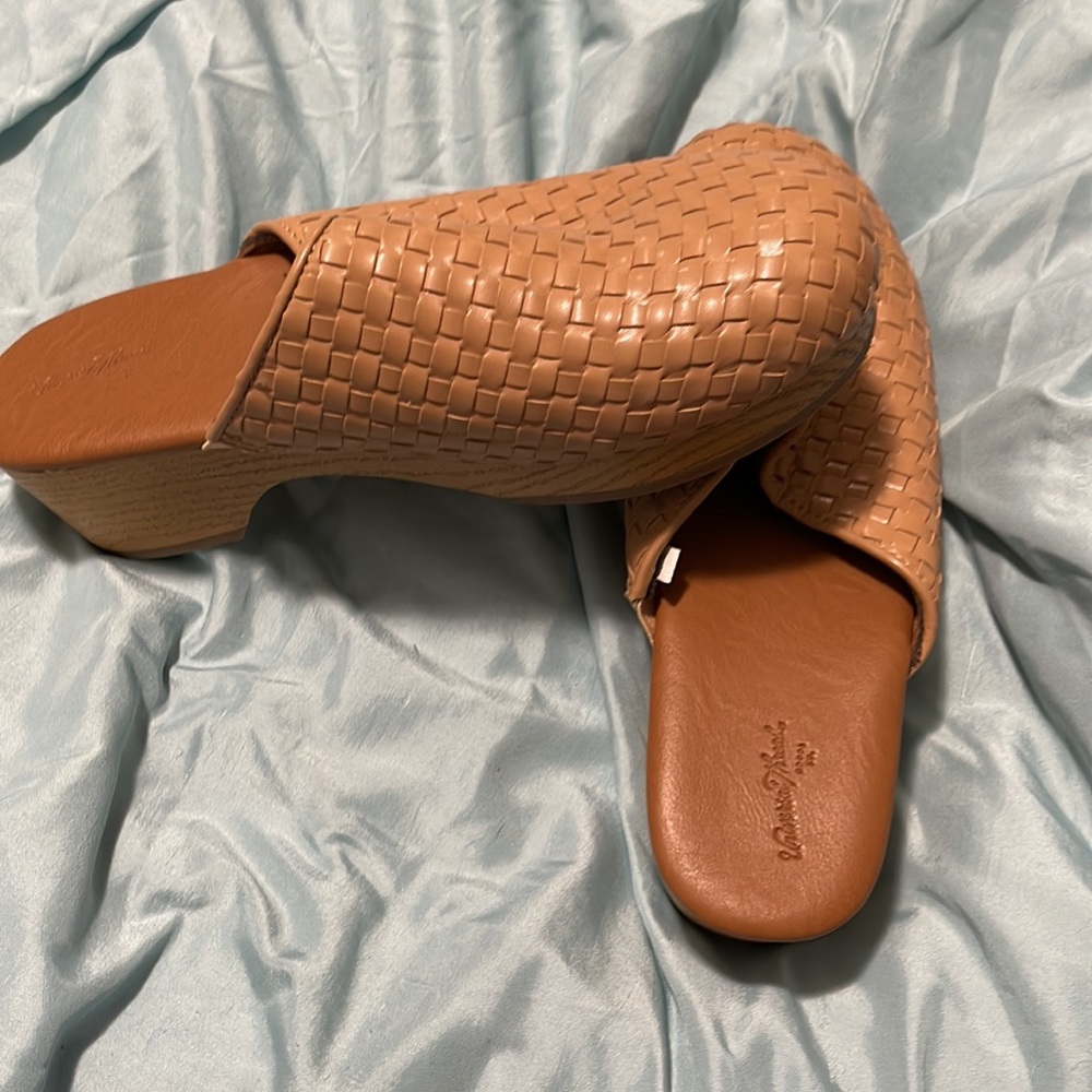 Universal Threads Mules - Picture 6 of 6